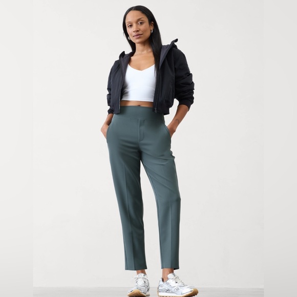 Athleta Pants - NWOT Athleta Endless Eden Pants size 6.